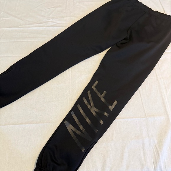 Nike Black Jogger Pants - Picture 4 of 7